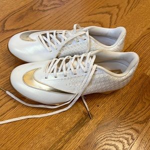 Nike metal baseball cleats